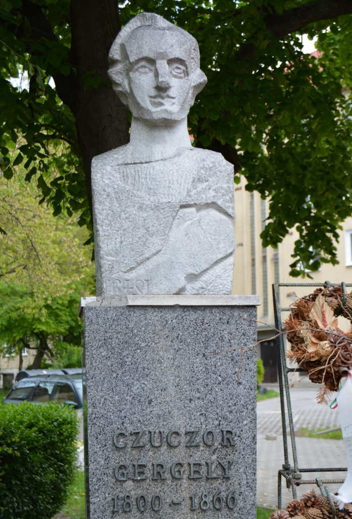 Czuczor Gergely szobra