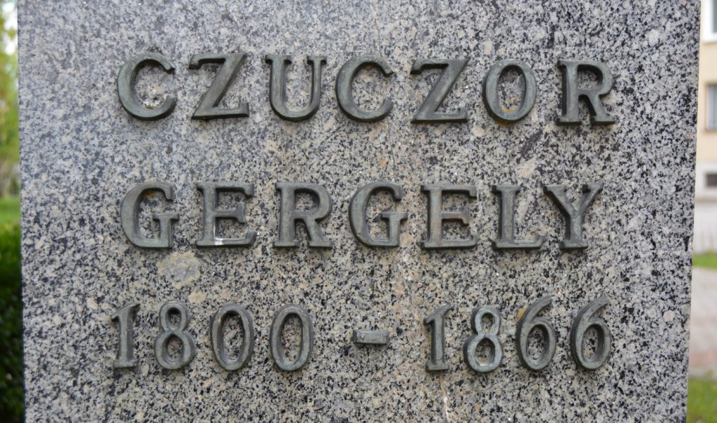 Czuczor Gergely szobra