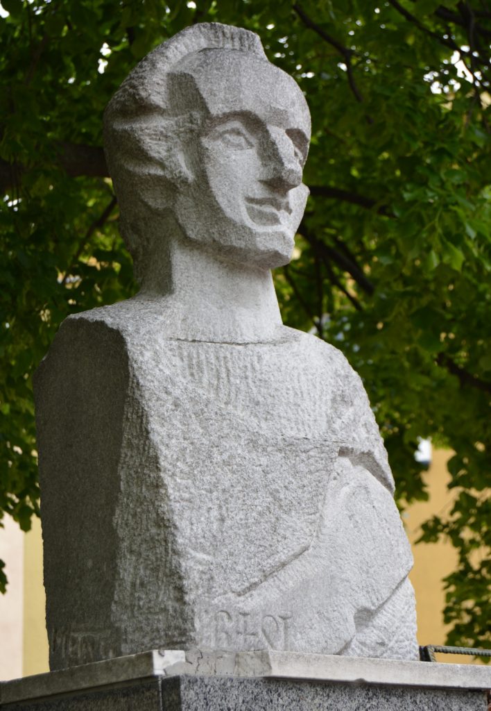 Czuczor Gergely szobra