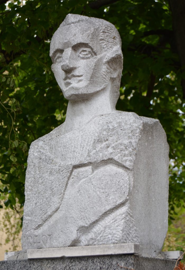 Czuczor Gergely szobra