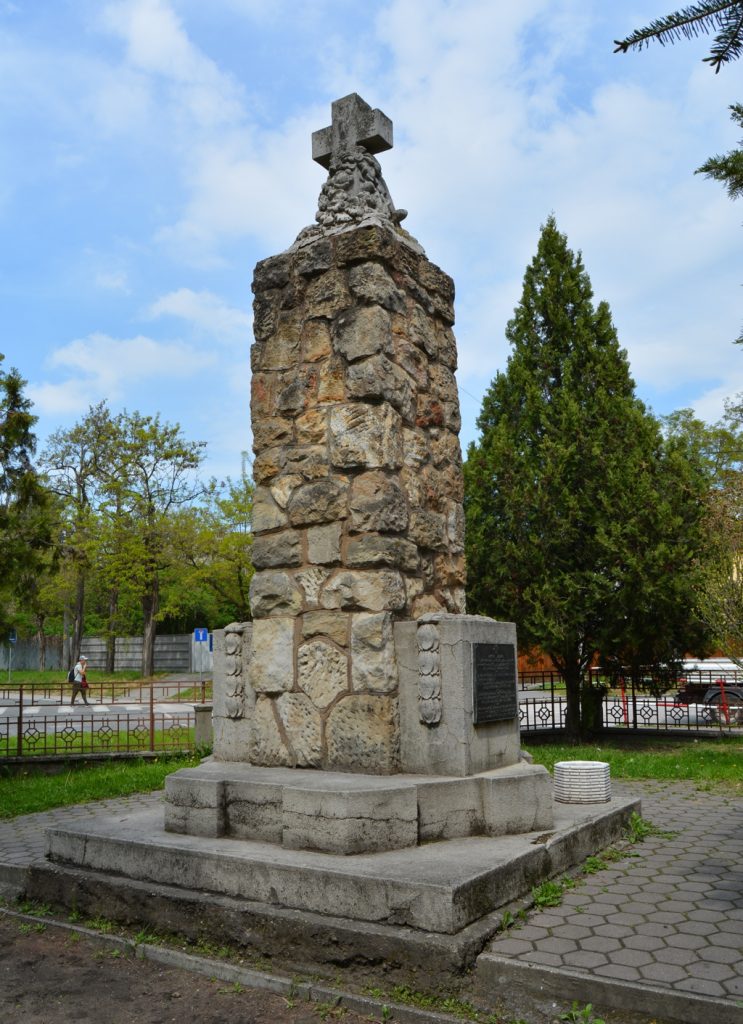 ersekujvar-torok-uralom-aloli-felszabadulas-emlekmuve (3)