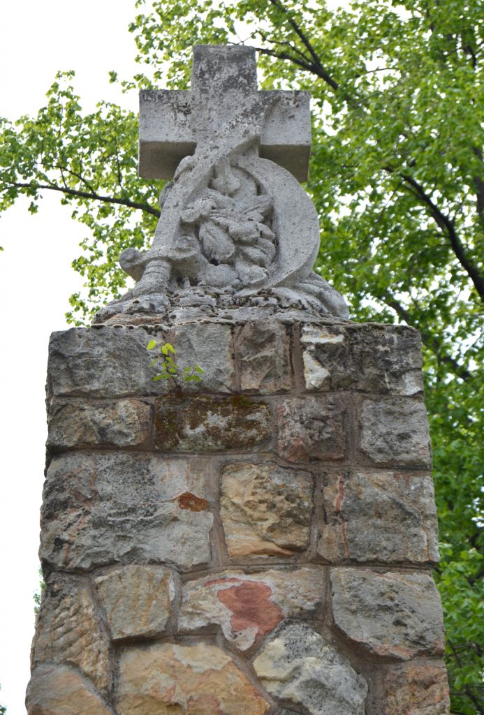 ersekujvar-torok-uralom-aloli-felszabadulas-emlekmuve (6)