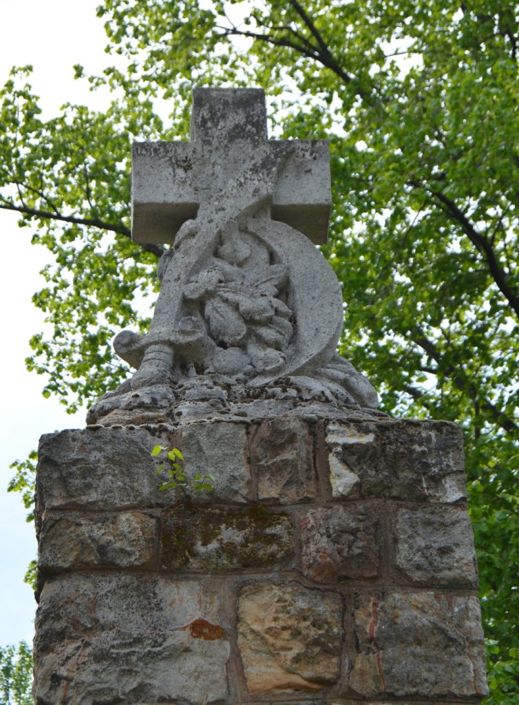 ersekujvar-torok-uralom-aloli-felszabadulas-emlekmuve (9)