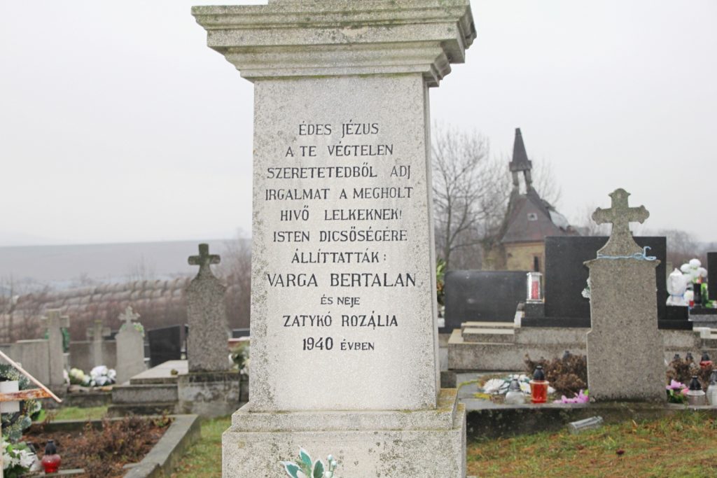 dacsokeszi-temeto-kereszt-4