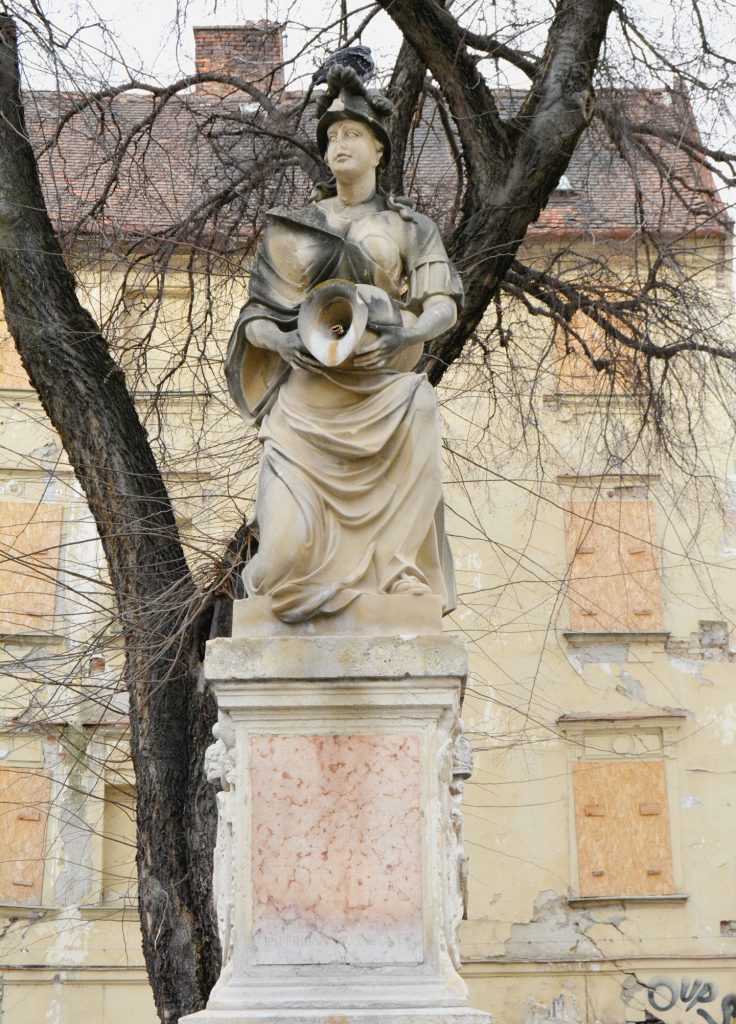 pozsony-korsos-asszony-szokokut (5)