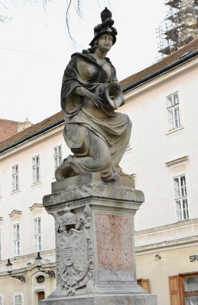 pozsony-korsos-asszony-szokokut (9)