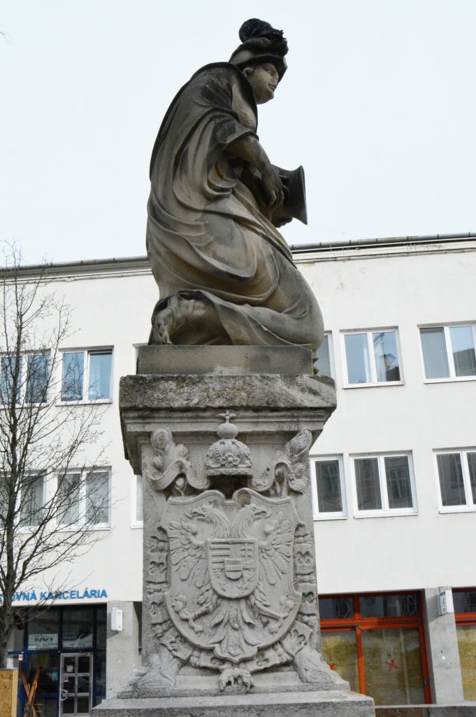 pozsony-korsos-asszony-szokokut (10)