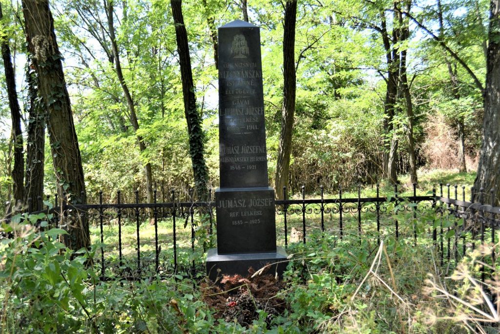 hontvarsany-juhasz-lelkeszek-sirja (7)