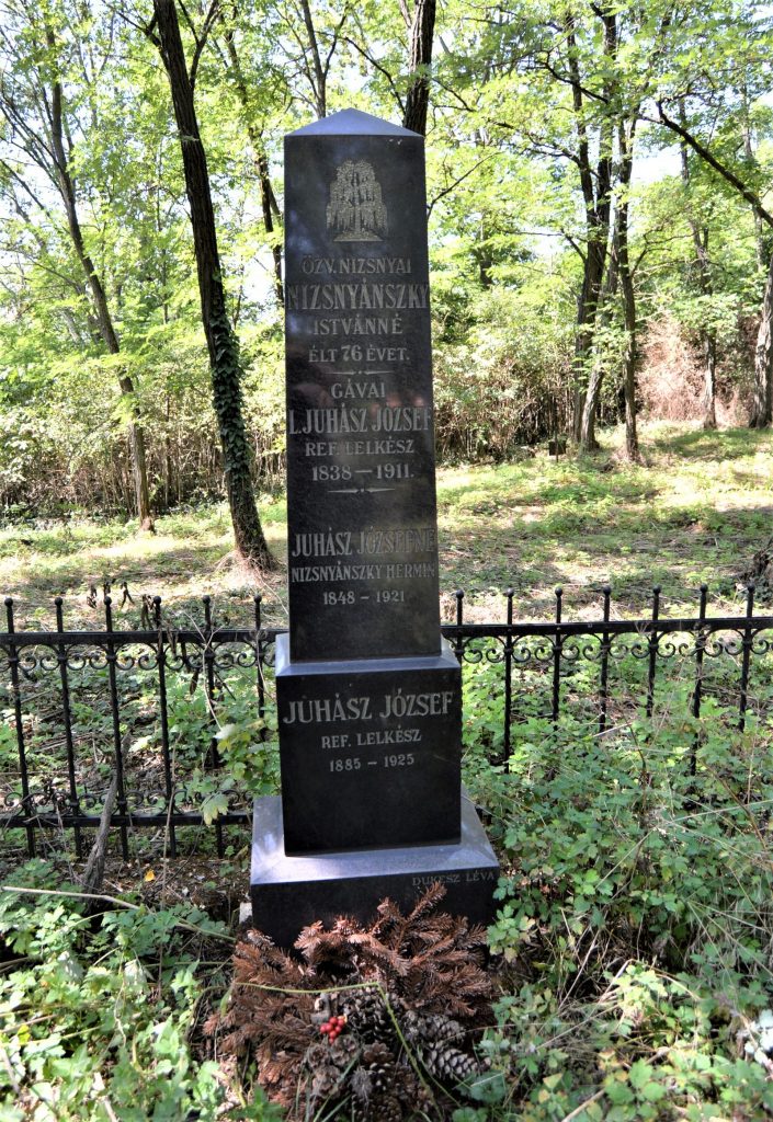 hontvarsany-juhasz-lelkeszek-sirja (9)