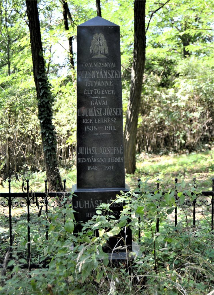 hontvarsany-juhasz-lelkeszek-sirja (11)