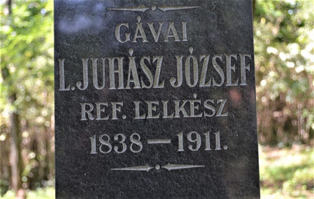 hontvarsany-juhasz-lelkeszek-sirja (12)