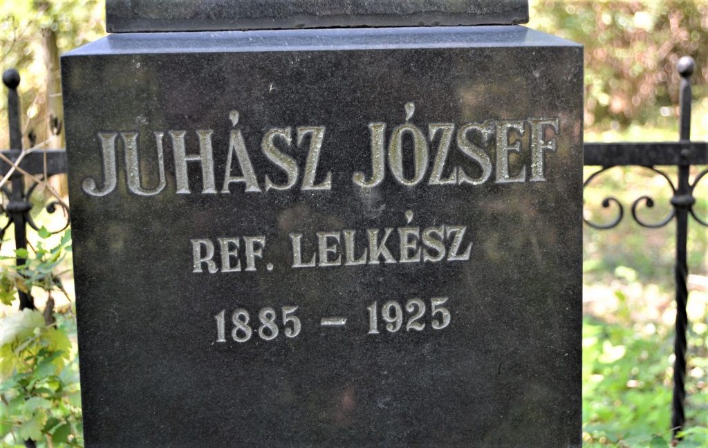 hontvarsany-juhasz-lelkeszek-sirja (13)