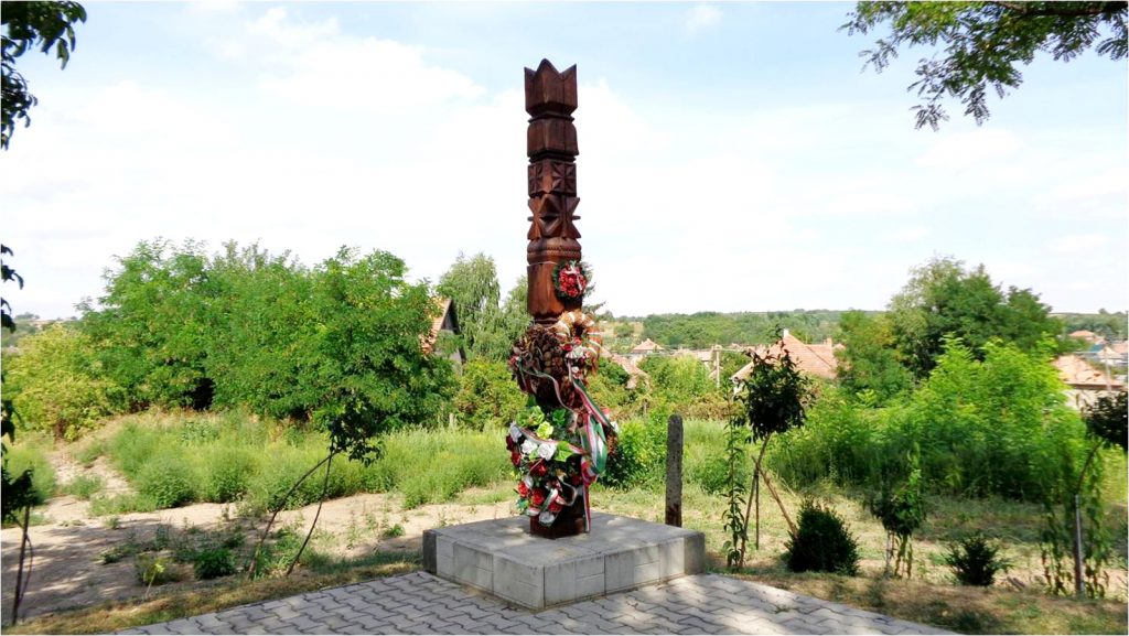 madar-kopjafa-2