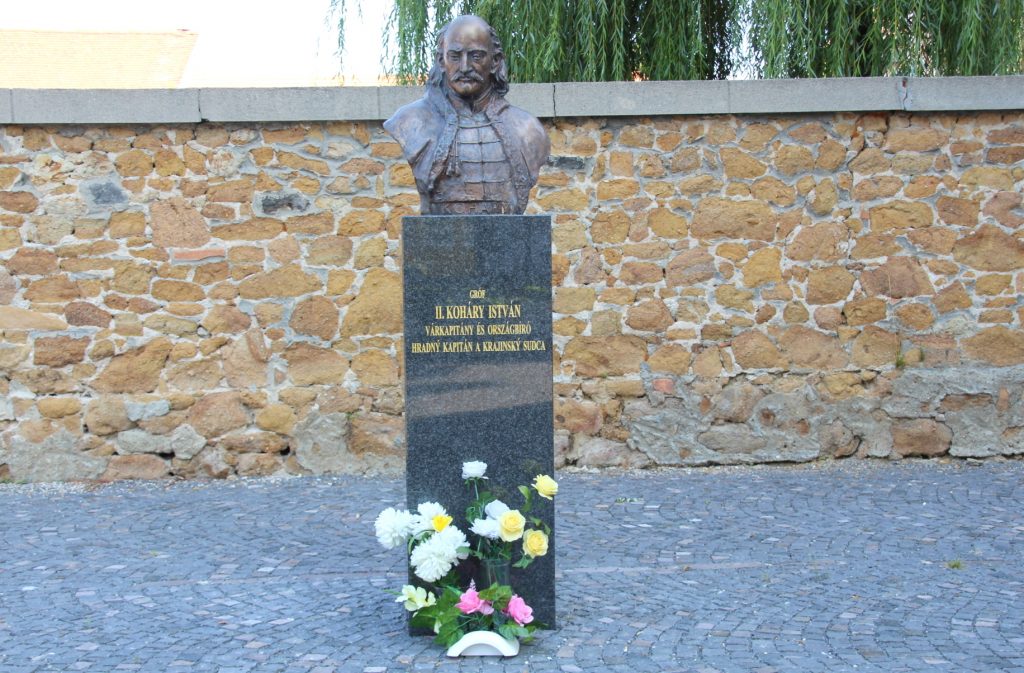 fulek-2-kohary-istvan-szobra (2)