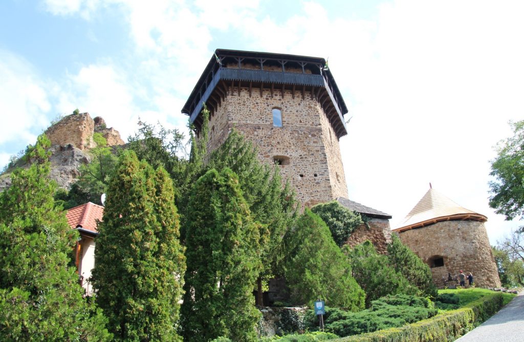 fulek-varmuzeum-bebek-kohary (1)