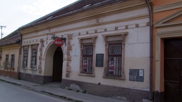 Majális a Csemadok-udvarban