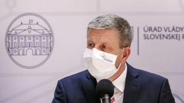 Lengvarský arra buzdít mindenkit, hogy oltassa be magát
