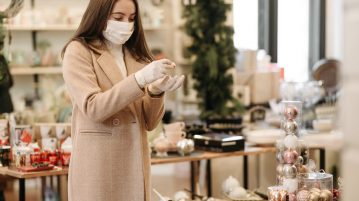 December 10-én OP-rezsimben nyitnak az üzletek, az iskolákat bezárják