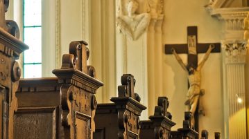 Az ország lakosságának több mint fele római katolikus, a Rozsnyói járásban 40% feletti az ateisták száma