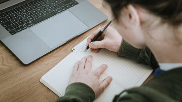 A Kazincbarcikai Egyesületek Fóruma versíró pályázati felhívása diákok részére