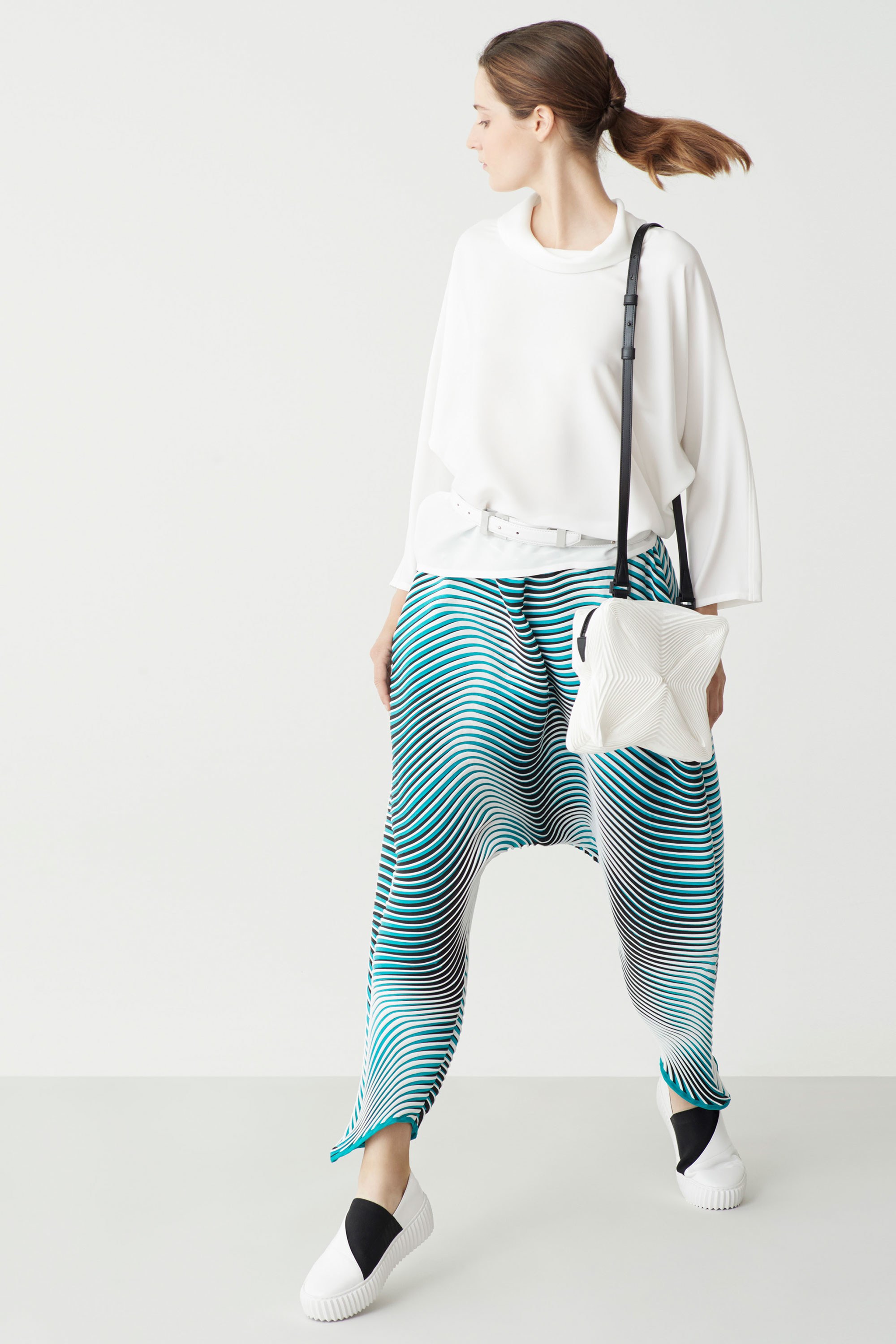 02-issey-miyake-resort-2018
