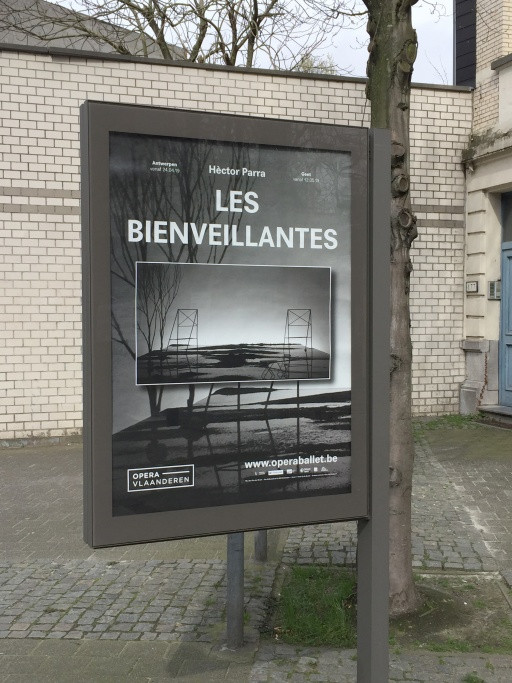 Ontdubbelde filmbeelden als eyecatcher in het straatbeeld. Opera Vlaanderen 2018-2019
