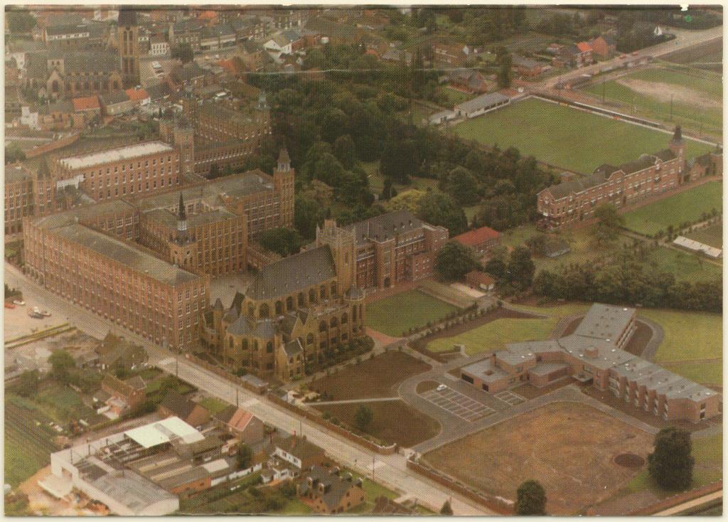 Luchtfoto van het indrukwekkende Instituut van de Ursulinen, 1980