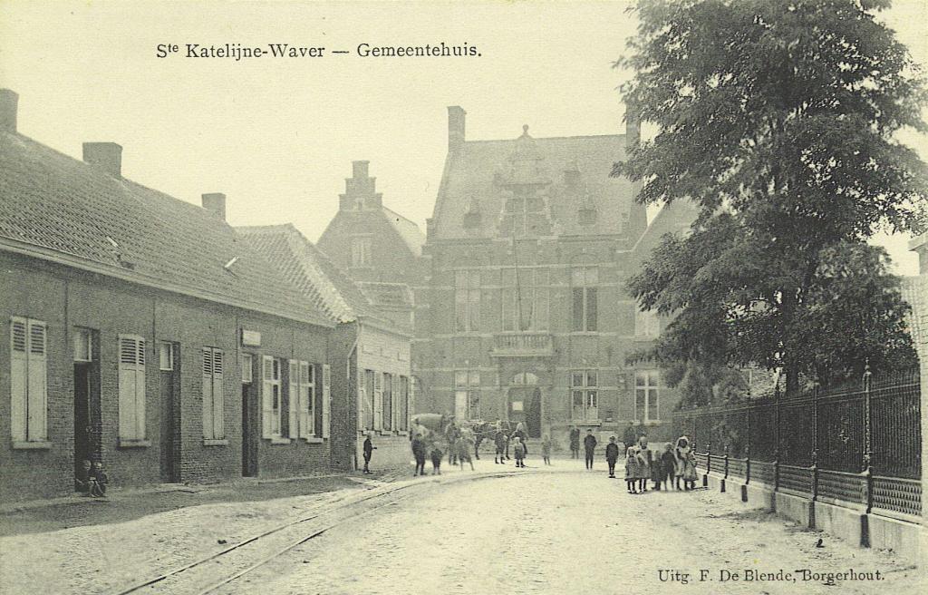 Oud gemeentehuis SintKatelijneWaver voor de vernieling in de Eerste