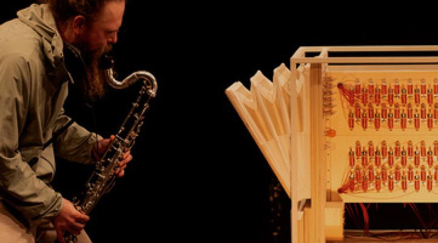 Toon Quanten performing with Serafyn ©Koen Broos Toon Quanten performing with Serafyn ©Koen Broos