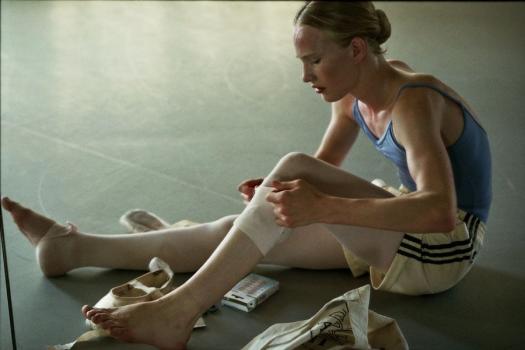 (c) Lumière Lara na kleedt zich aan voor de balletles