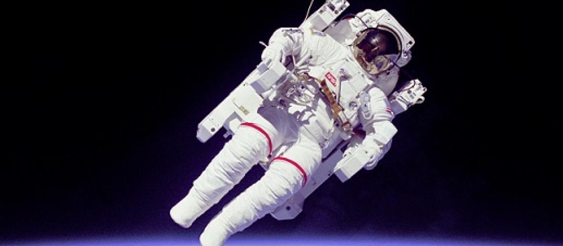 Hoe gaan astronauten naar het toilet