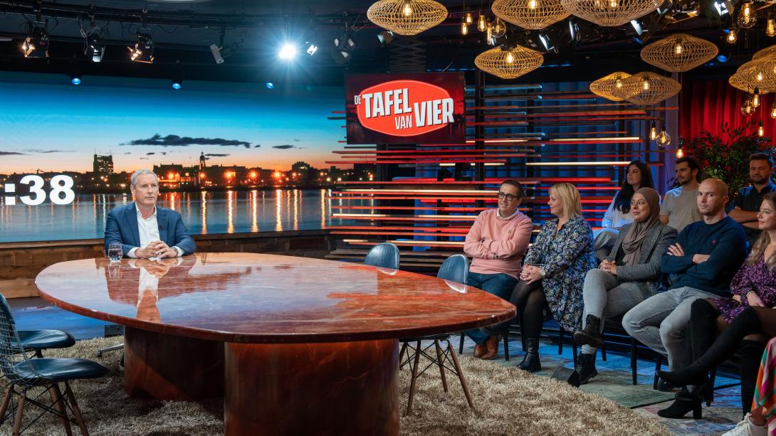 Gert Verhulst in de studio van De Tafel van Vier.