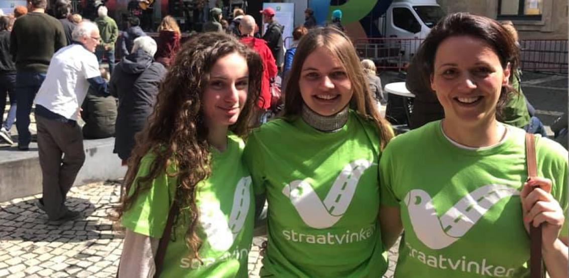 Katelijne De Vis (rechts) met twee van haar leerlingen tijdens Radio Ringland (2019) op het Conscienceplein.