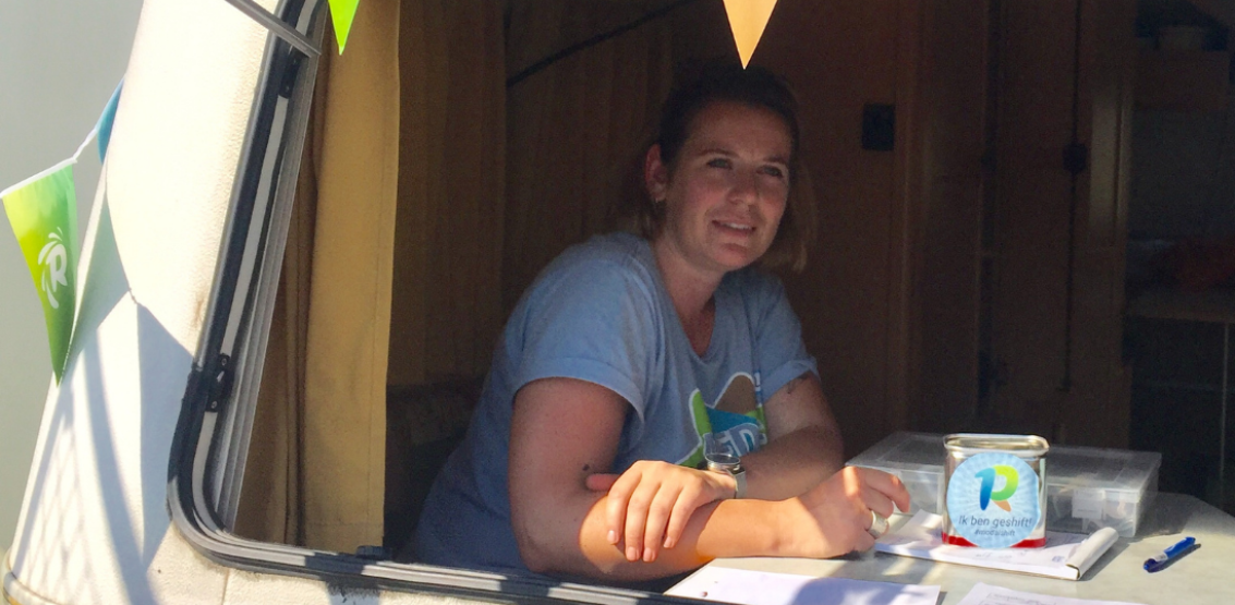 Lief Luypaers aan het werk op de Ringland Zomerbar. Lief Luypaers aan het werk op de Ringland Zomerbar.