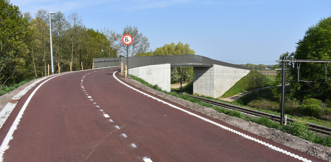 De fietsbrug op de fietsestrade F11 in Mortsel.