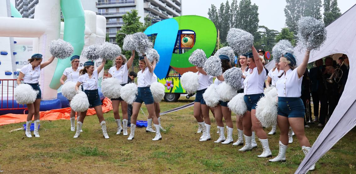 Swingen met de Majoretski's en 't Akkoord op het Ringparkfeest. © Eric Yperman