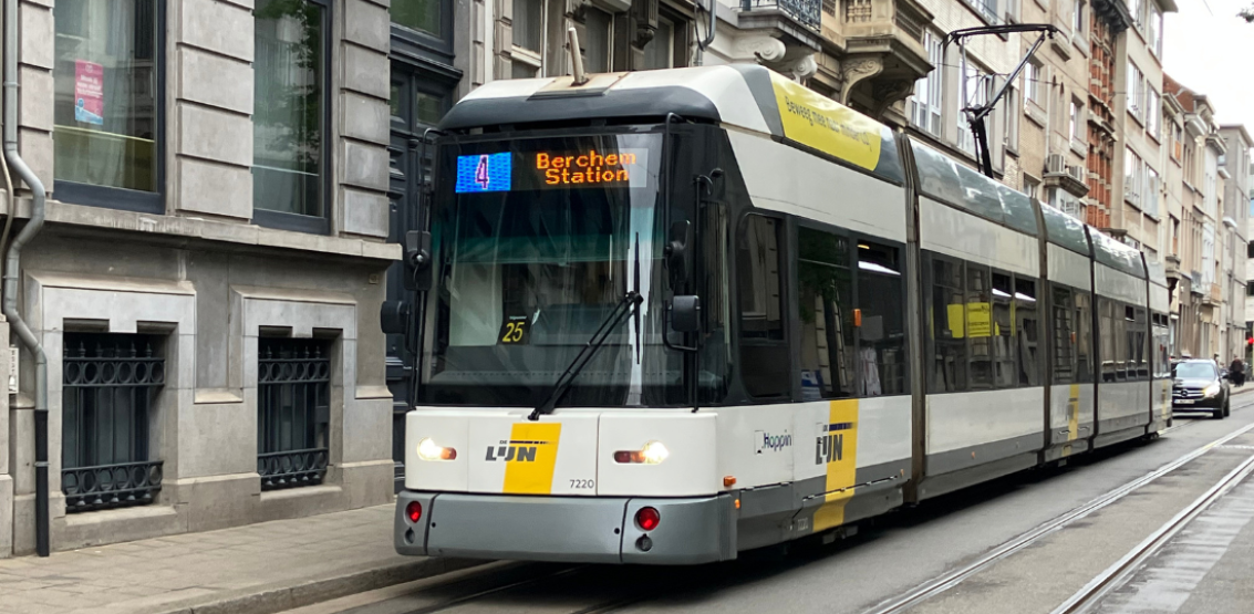 Tram 4.