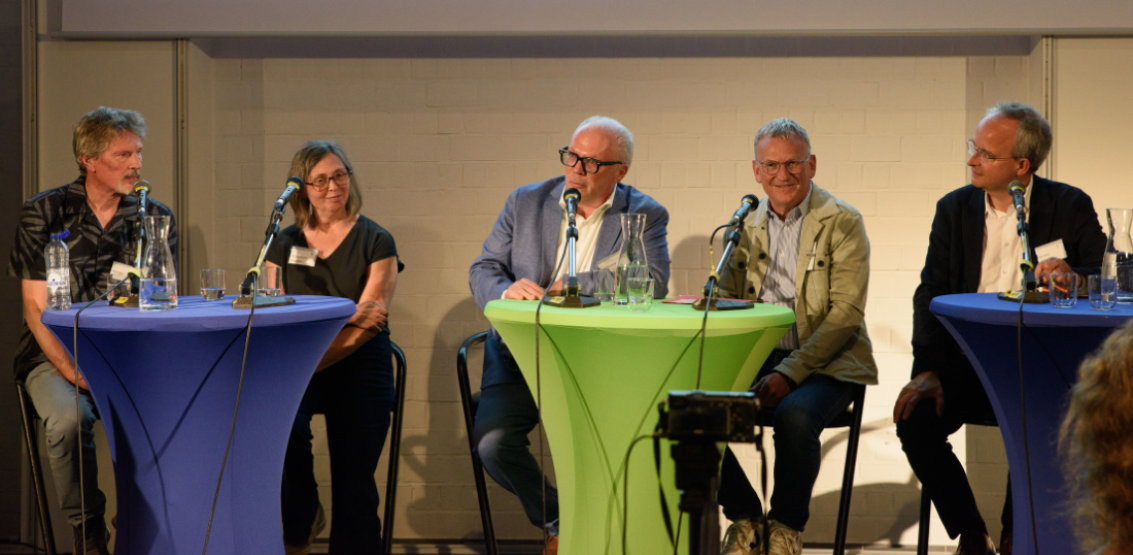 Tweede panelgesprek met Bruno De Borger, Marijke De Roeck, Bart Van Camp, Daan Schalck en Dirk Wiesé. © Koen VdS/Ringland 