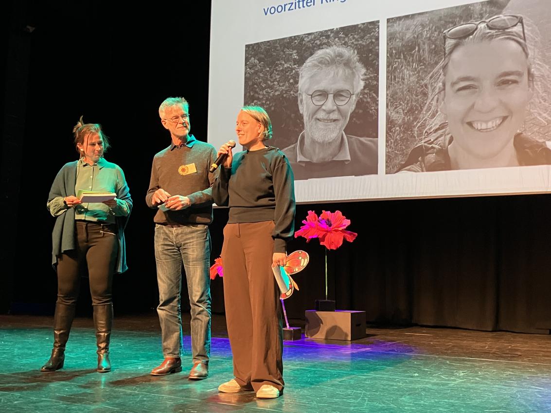 Ringland-medewerkster Joke Van Dooren (rechts) werkt aan de verdere versterking van Ringland. © Veerle Janssens/Ringland