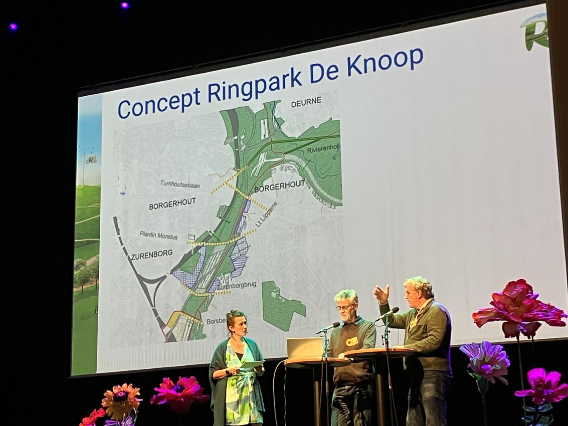 Peter Vermeulen geeft meer toelichting over Ringpark De Knoop. © Veerle Janssens/Ringland