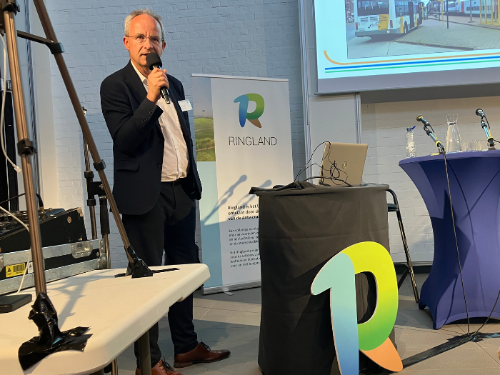 Dirk Wiesé (TreinTrambus): 'Geef de tram altijd groen als hij het verkeerslicht nadert.' © vja/ringland