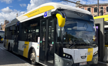Bus 21 aan station Berchem. © vja/ringland