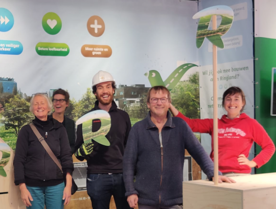 Eveline Reusens bij de opbouw van de Boekenbeurs.