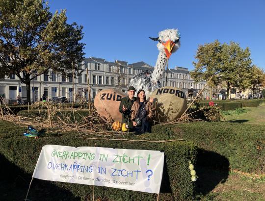 Parkwachter Patrick en meter Els Dottermans kijken uit naar de te verwachten kuikentjes. © vja/ringland