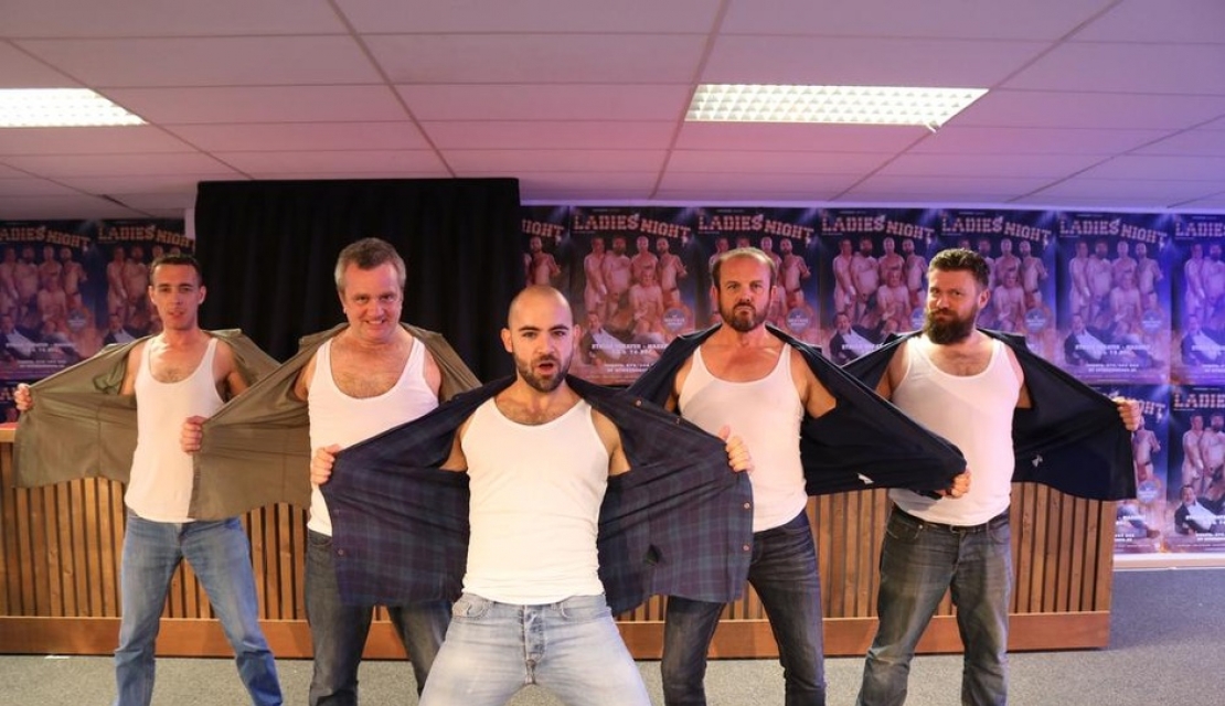 Nieuws: Ladies Night BV's van Ladies Night strippen voor de pers