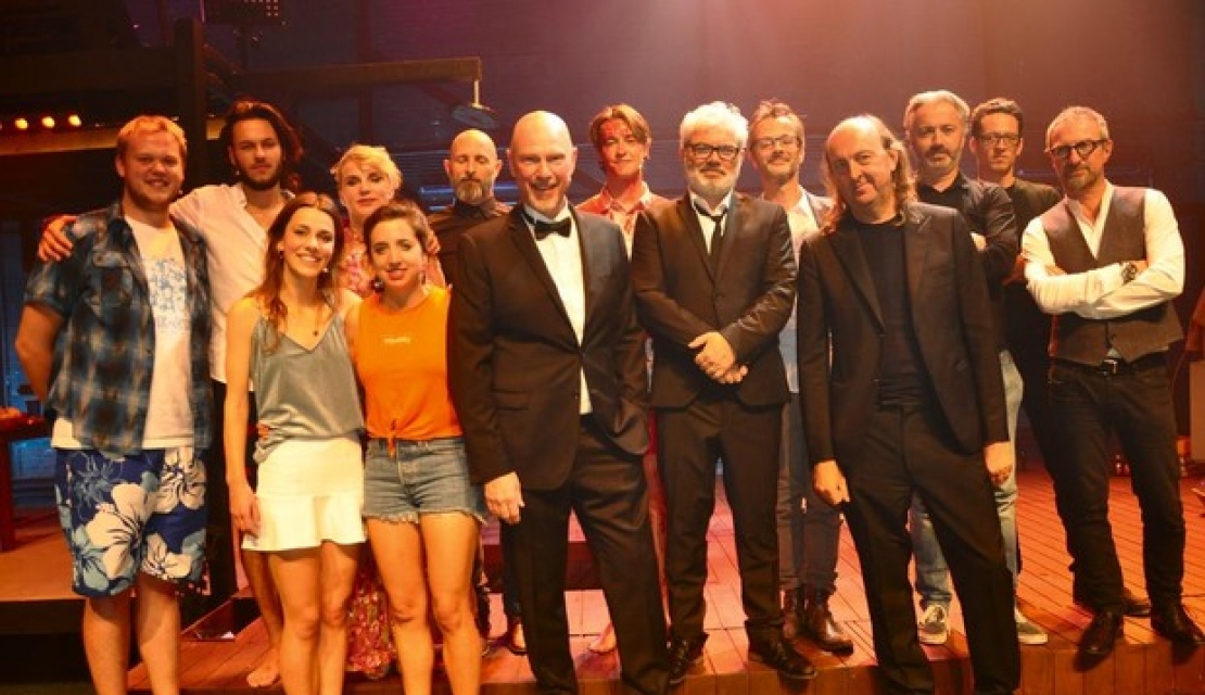Nieuws: Meiskes & Jongens Musical Raymond van het Groenewoud in première