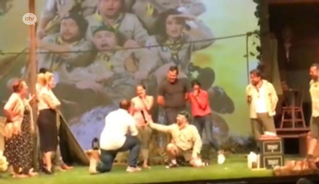 Nieuws: De Scouts Forever Scouts vragen elkaar ten huwelijk op 'Scouts Forever'