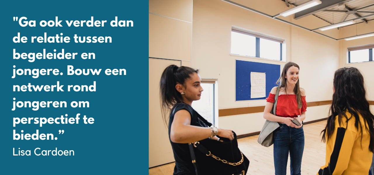 jongeren praten met elkaar
